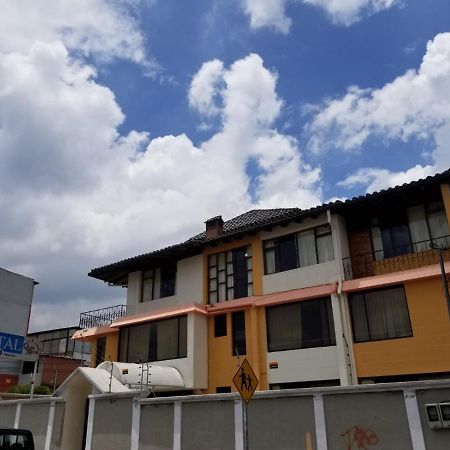 Hostal El Confort Quito Norte Zewnętrze zdjęcie
